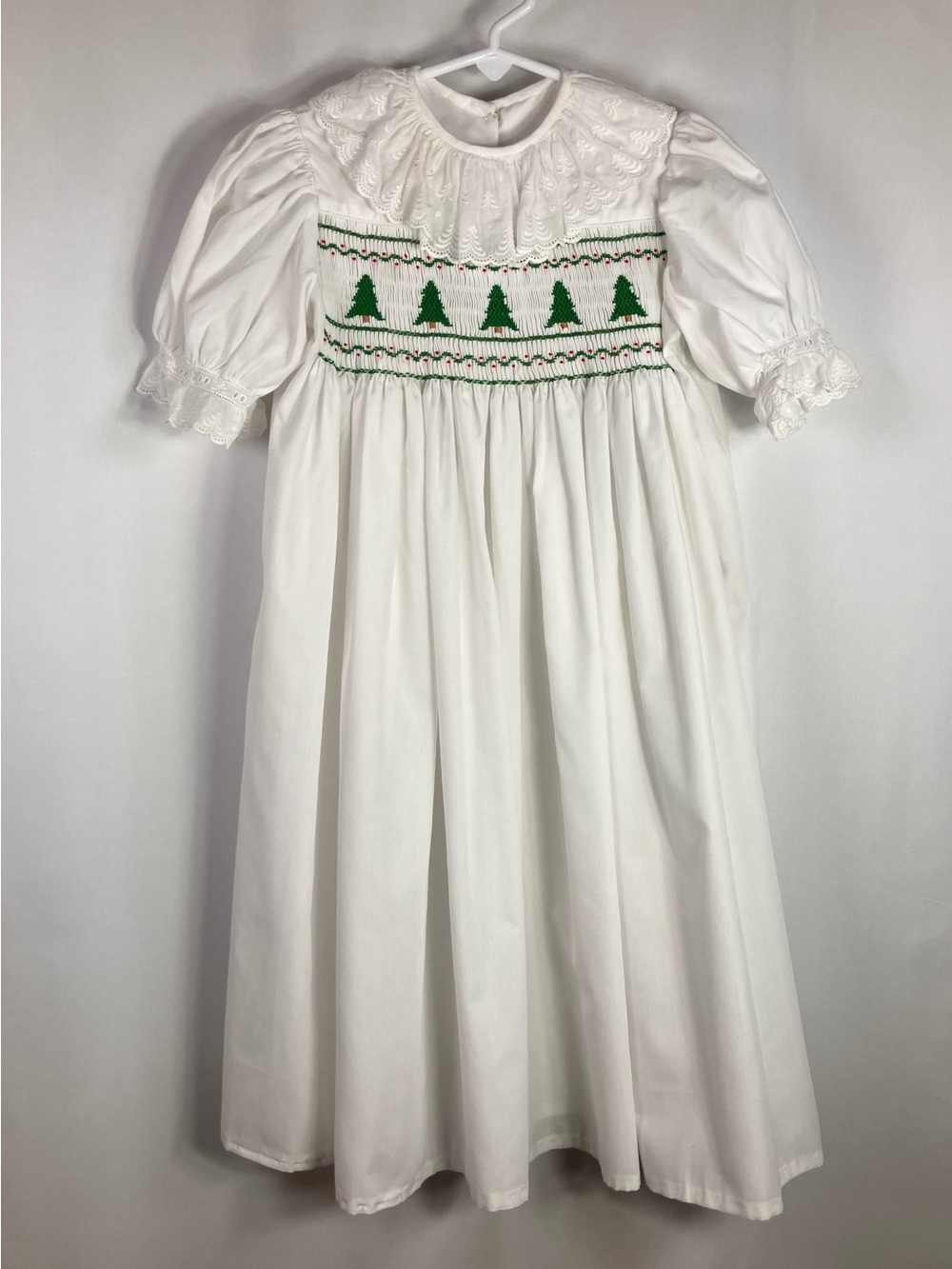 Vintage handmade white, Smocked dress Christmas trees delicate lace collar Sz 5
